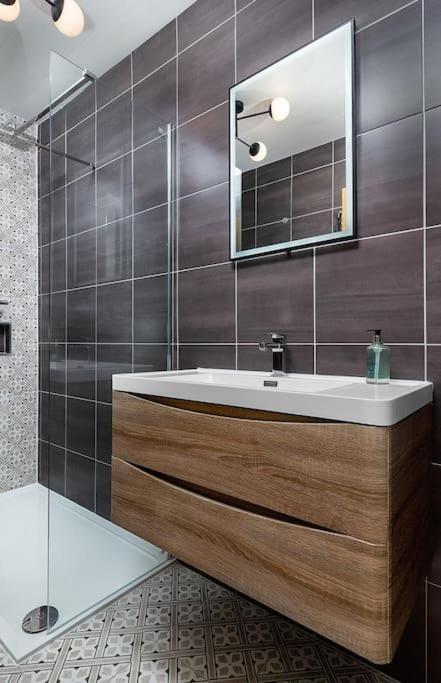 The Stylish 3-Bedroom Maisonette Retreat スターリング エクステリア 写真