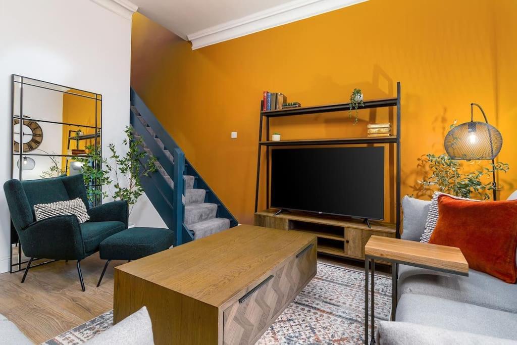 The Stylish 3-Bedroom Maisonette Retreat スターリング エクステリア 写真